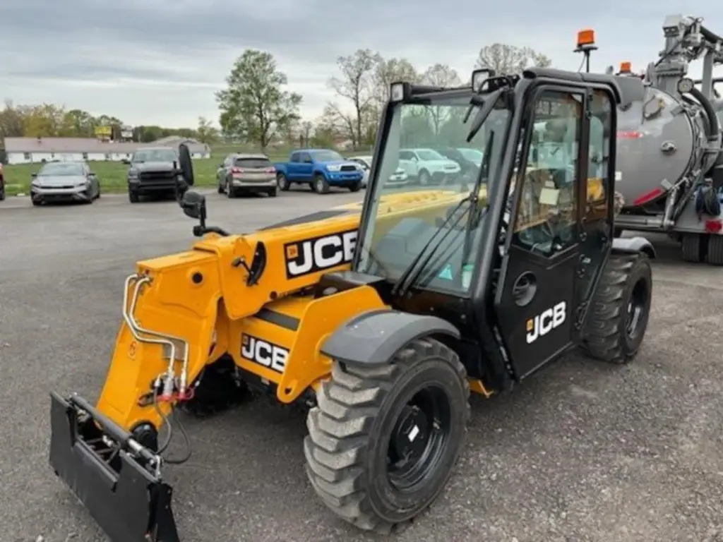 JCB telehandler for sale in Cairo, JCB 505 model 2024 available in Cairo, the best site for selling trucks and heavy equipment in Egypt.