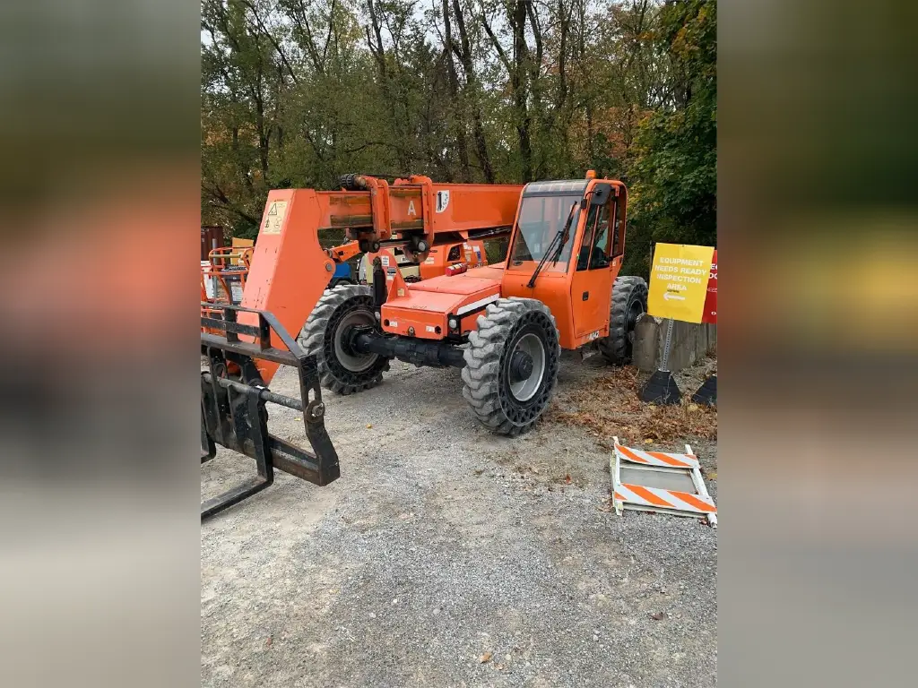 SKY telehandler for sale in Cairo, SKY 8042s model 2015 available in Cairo, the best site for selling trucks and heavy equipment in Egypt.