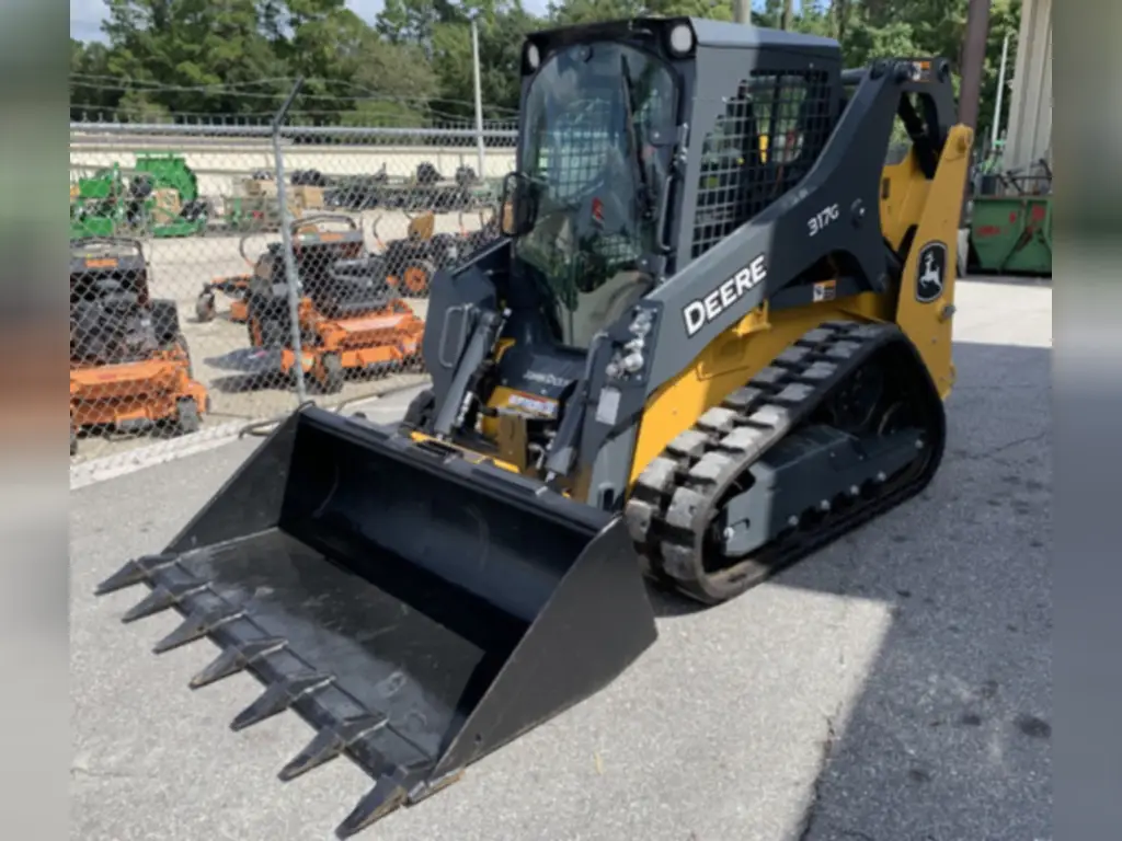 بوبكات,سكيد لودر Deere للبيع في المنصورة, Deere 317Gs موديل 2025 تواجد المنصورة, أفضل موقع لبيع الشاحنات والمعدات الثقيلة في مصر