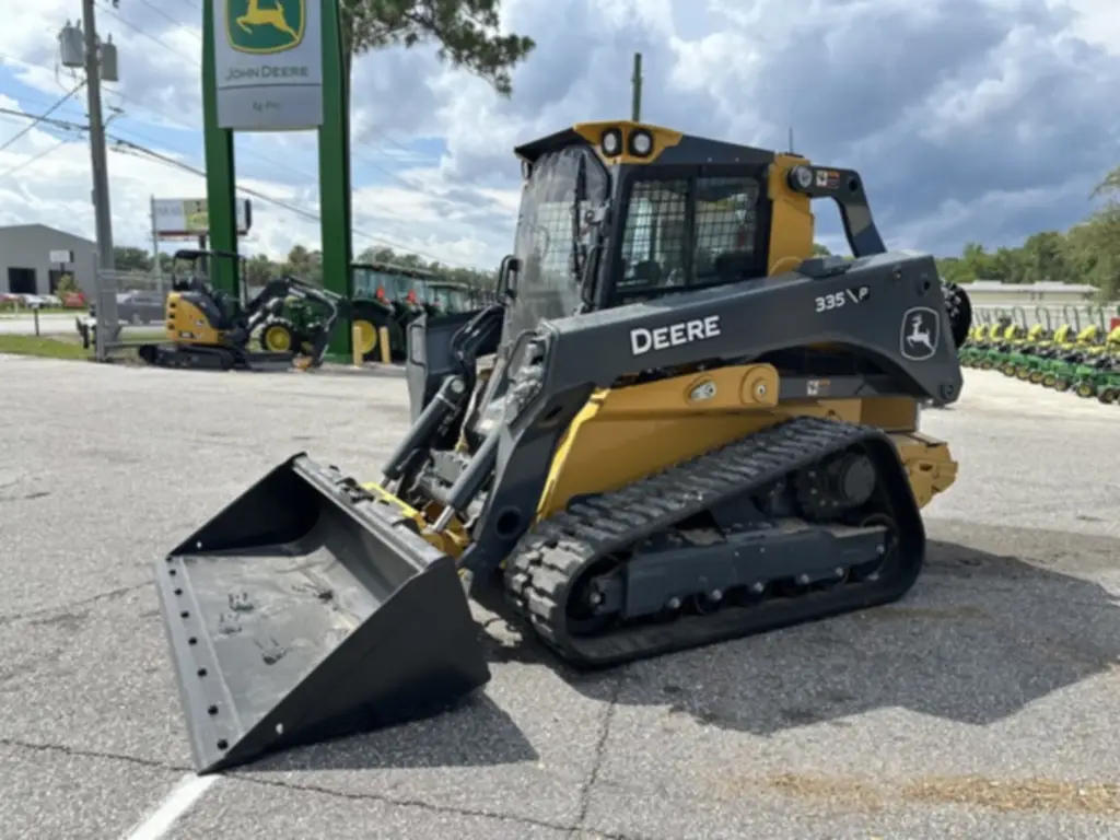 Skid Loader 335, Bobcat for sale in Mansoura, Deere 335 model 2025, located in Mansoura, the best site for selling trucks and heavy equipment in Egypt