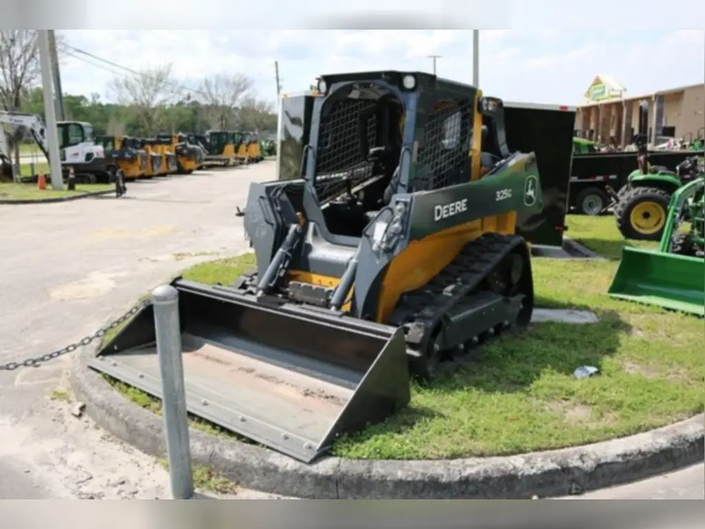 بوبكات,سكيد لودر Deere للبيع في المنصورة, Deere 325Gs موديل 2025 تواجد المنصورة, أفضل موقع لبيع الشاحنات والمعدات الثقيلة في مصر