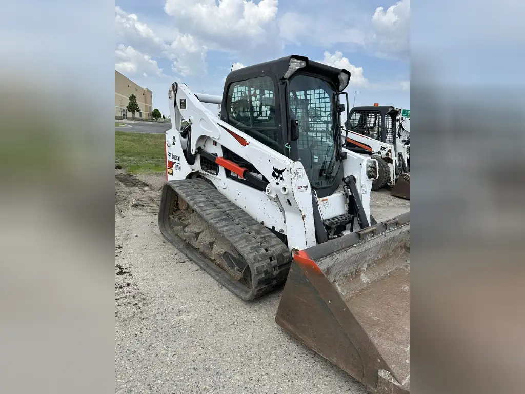 سكيد لودر BOBCAT للبيع في المنصورة, BOBCAT T770s موديل 2021 تواجد المنصورة, أفضل موقع لبيع الشاحنات والمعدات الثقيلة في مصر